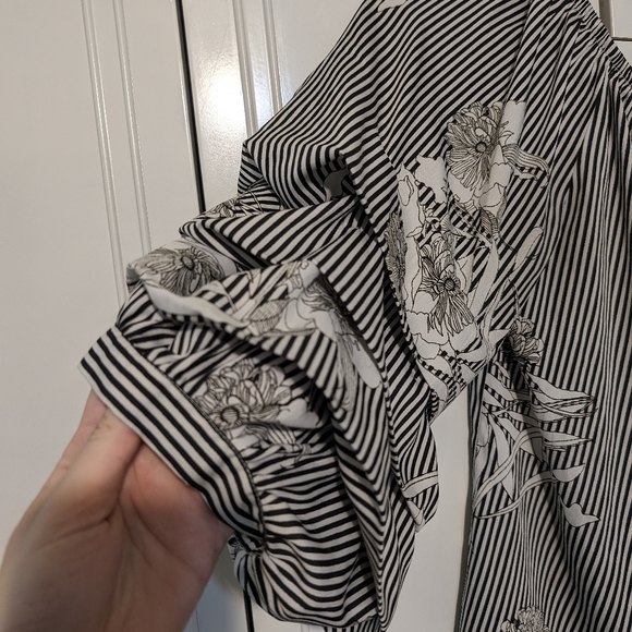 Adorable ruffle sleeve off the shoulder striped flower top Large Style Envy - Picture 2 of 7